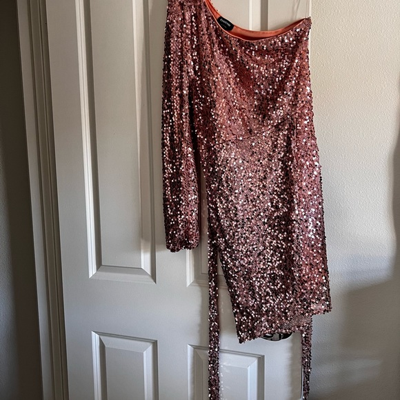 Like New Bebe One Shouldered Sequin Mini dress - Picture 5 of 5